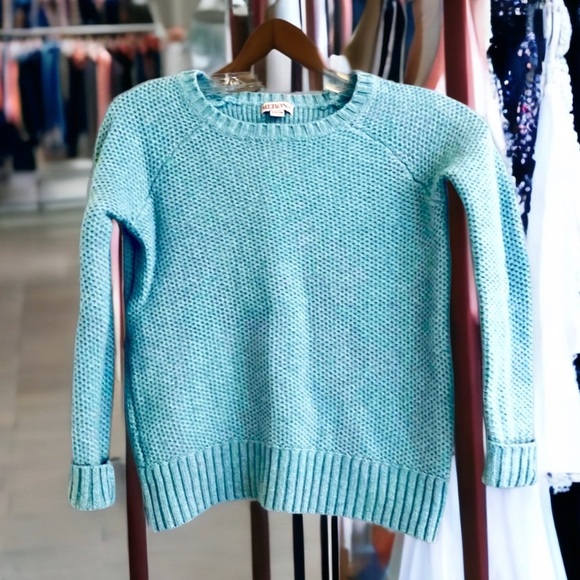 Merona Sweaters - Women’s Merona crew neck sweater.